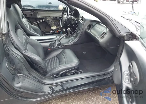 2001 Chevrolet Corvette z USA, uszkodzony, nr VIN 1G1YY32G815117698